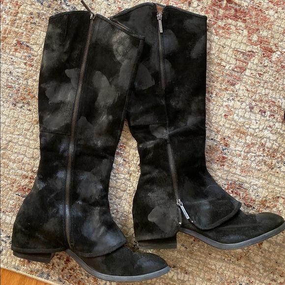 Donald Pliner - Black - Picture 1 of 3